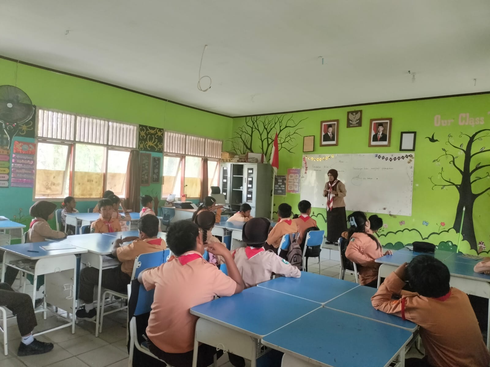 Ikhtiar Sederhana Guru SD di Sepaku Hidupkan Literasi & Numerasi di Kelas
