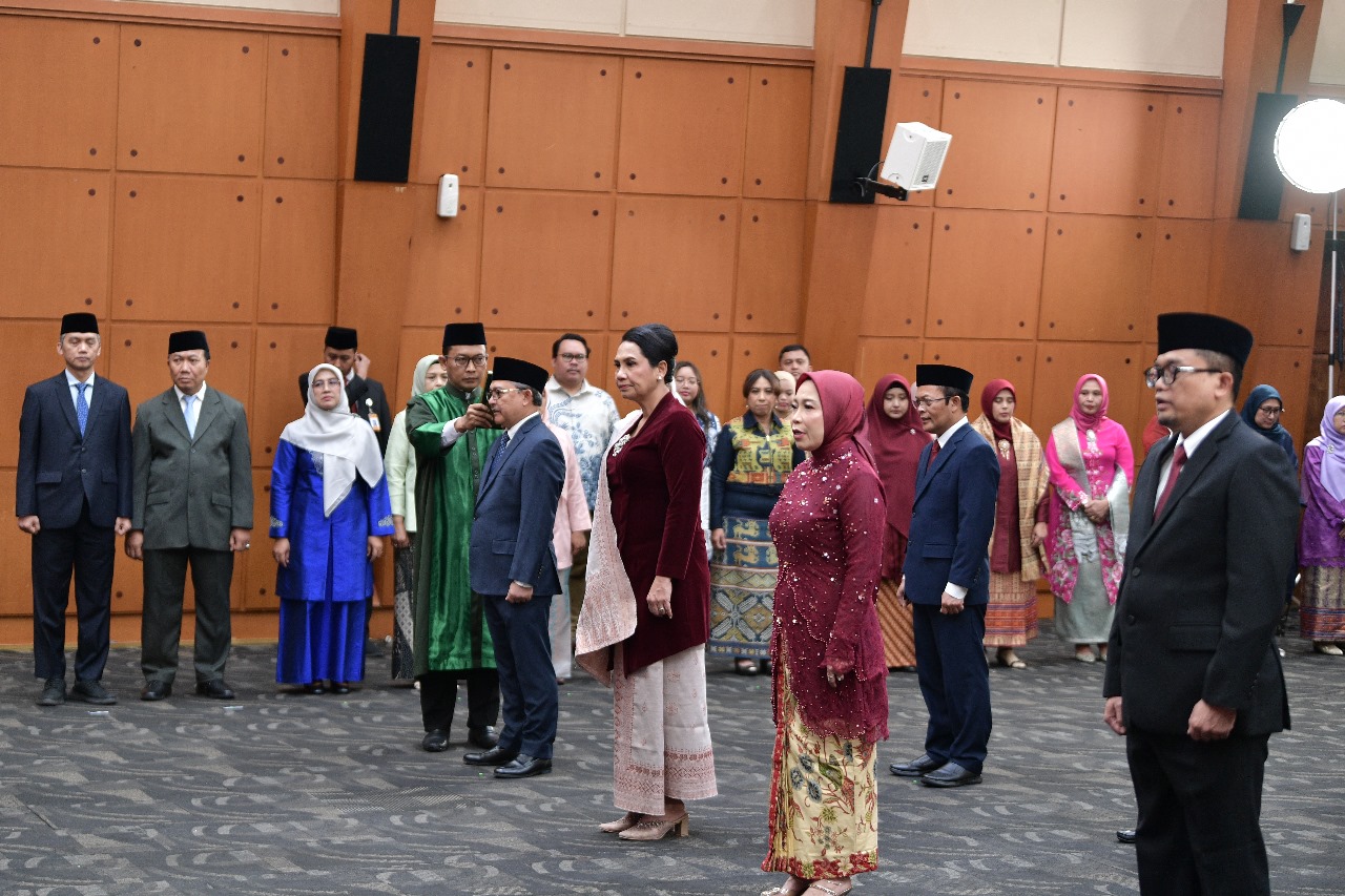 Lantik Pejabat, Mendikdasmen Tegaskan Komitmen Pendidikan untuk Semua