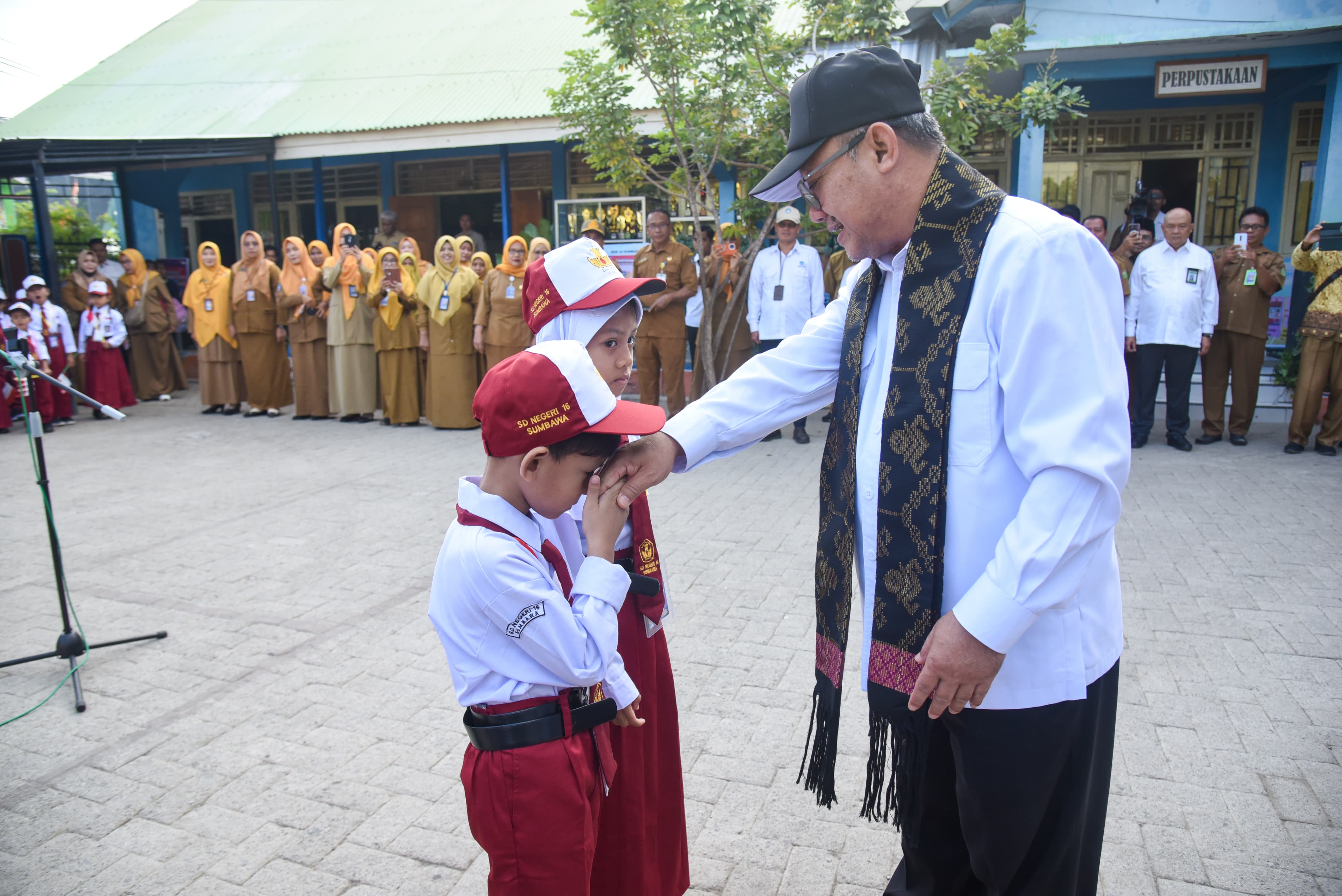Hari Pertama MPLS: Mendikdasmen Ajak Bangun Karakter Anak Sejak Langkah Pertama di Sekolah